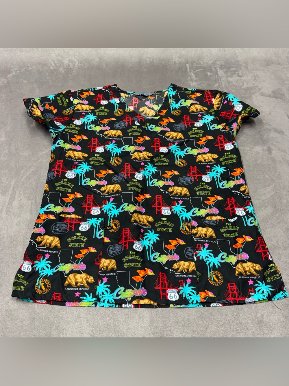 Serene uniforms Route 66 v neck women’s medical scrub size L colorful w/pockets